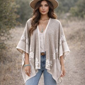 Like New Warm & Cozy Lifestyle Western Boho Beige Knit Open Front Poncho medium